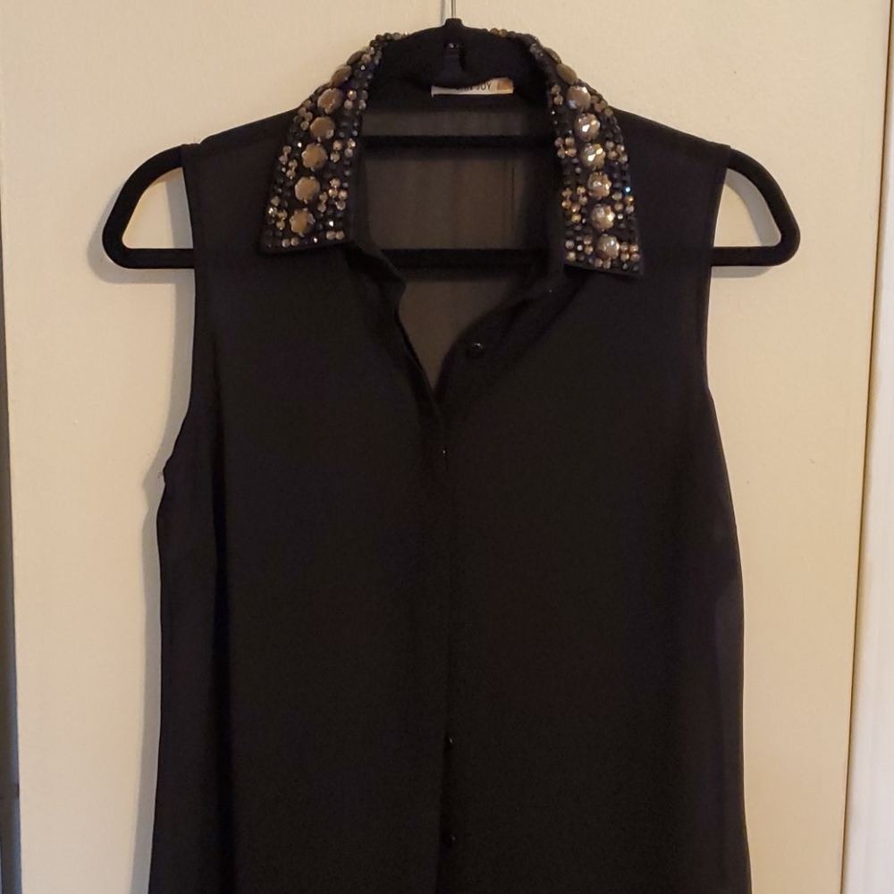 Sleeveless top
